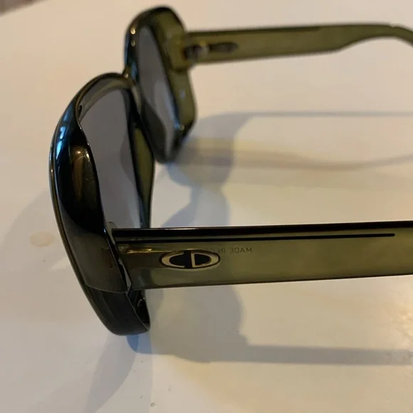 Vintage CHRISTIAN DIOR !! Bought these supporting A posh host
